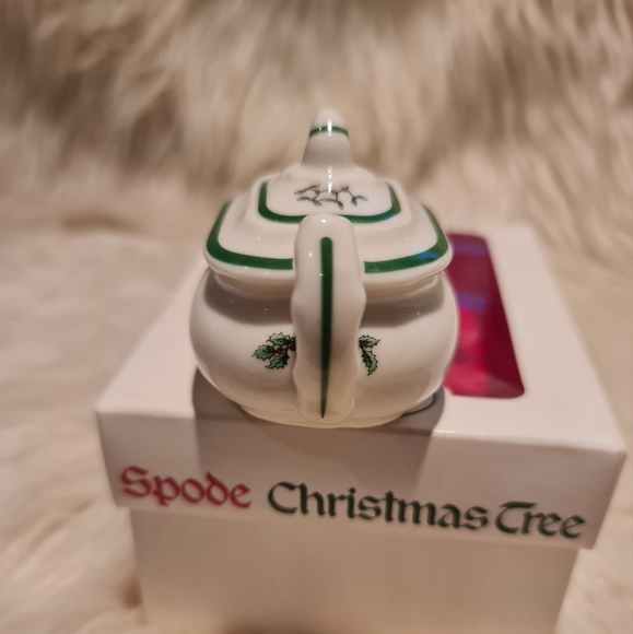 Spode Christmas Tree Teapot - Picture 2 of 8